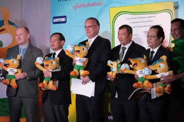 แถลงข่าวเซ็นสัญญาฟุตบอลโลกบราซิล
